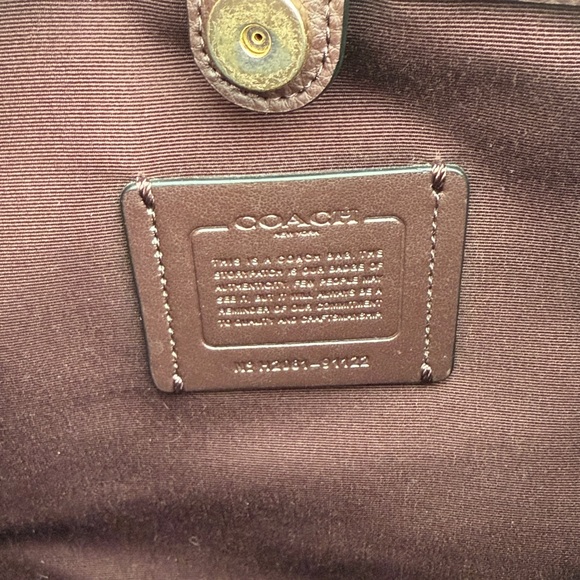 Coach Town Bucket Bag Black Leather Gold Crossbody Tote Code H208-91122 - Picture 17 of 17